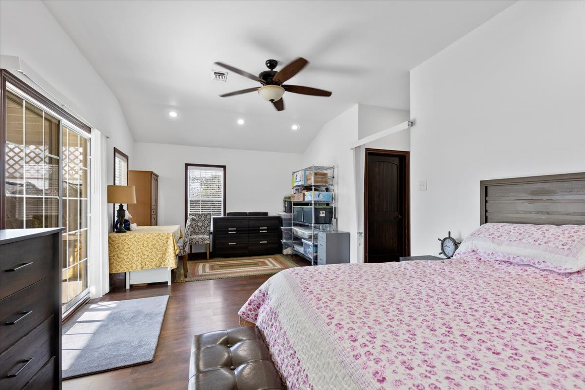bedroom multi-generational home near San Antonio TX
225 ridgeview drive Pleasanton Texas